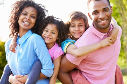 Para a casa não cair: família firmada em Jesus